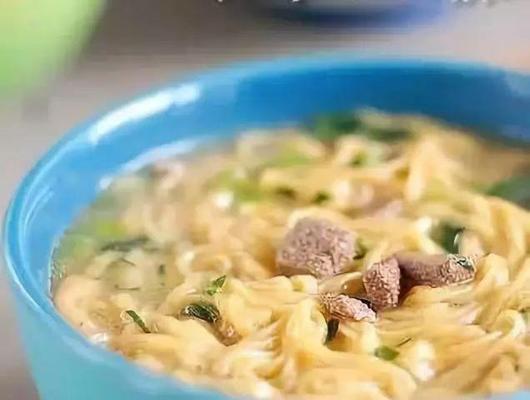 酸菜猪肝汤面的制作方法（家常美食的制作，给味蕾一份满足）