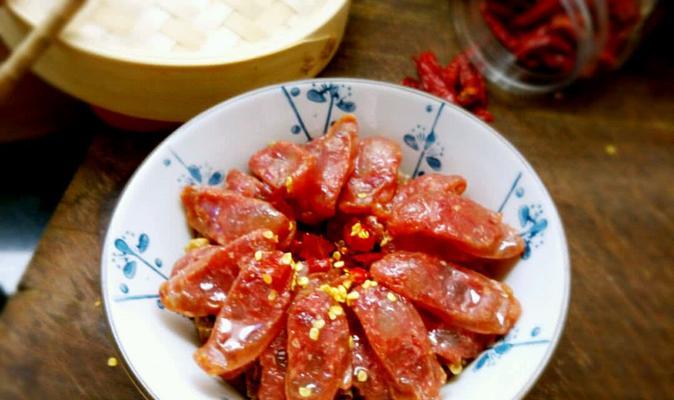 如何制作美味的烟熏腊肠（做法详解，口感鲜美，简单易学）