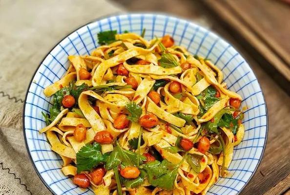 芫荽炒豆腐皮——鲜香美味的素食佳肴（学会这道菜谱，让你轻松掌握素食美味的秘诀）