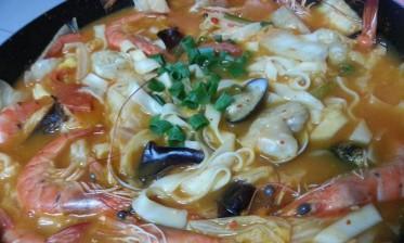 泰式海鲜面的制作方法（让你在家也能享受道地的泰式美食）