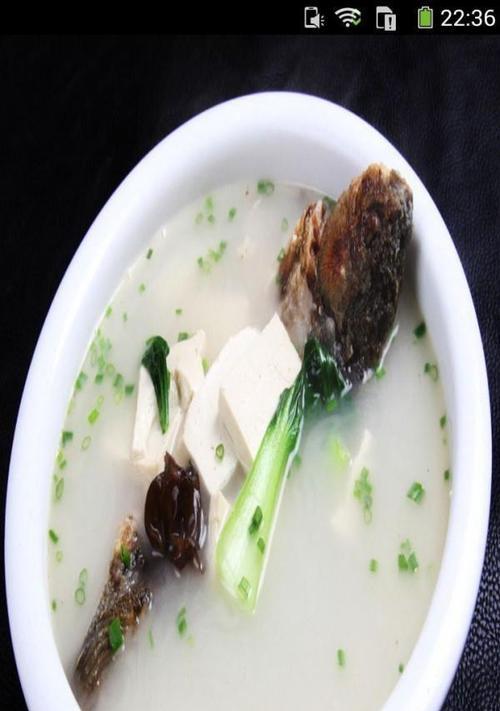 美味健康的野生鲫鱼煨豆腐（家庭厨房必备的简易食谱）