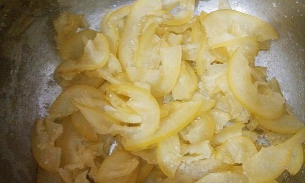 甜而不腻的糖炒柚皮（美味健康的制作方法，让你回味无穷）