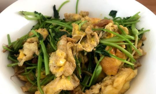 用香菜炒鹅蛋，美味又健康（打造美味又健康的早餐）
