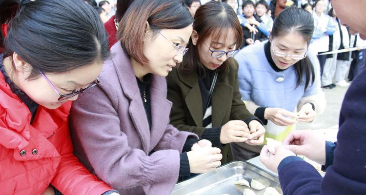 迎春庆吉祥，三圆送福（以传统文化献礼新春，描绘幸福生活的美好画卷）