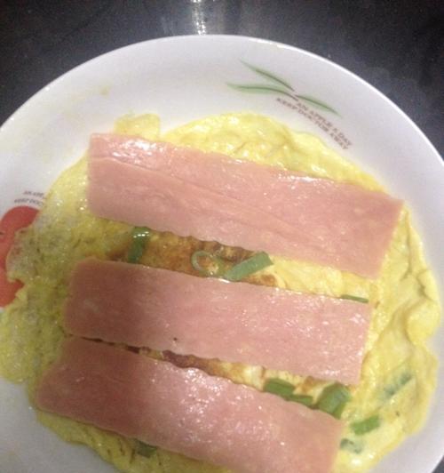 自制鸡蛋火腿煎饼，美味早餐来一份！