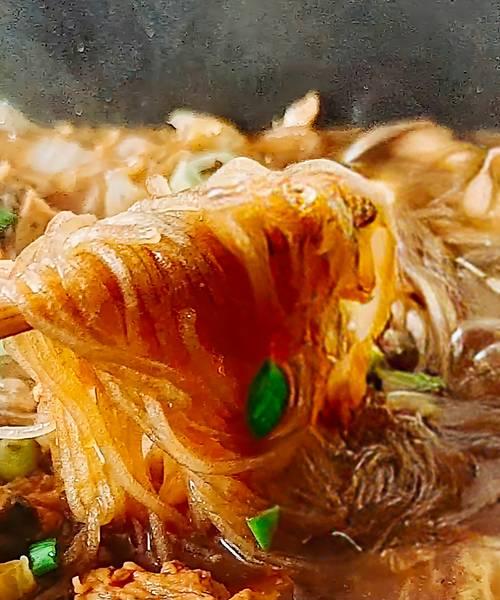 美味可口的鱼烩粉条青菜（简单易学的做法，让你轻松享受美食）