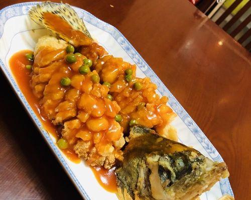 以松鼠鳜鱼为主的家常菜做法（传统佳肴的独特烹饪技巧与口感体验）