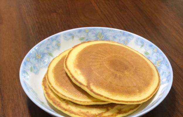 用玉米面制作美味菜饼（玉米面菜饼的制作方法及口感介绍）