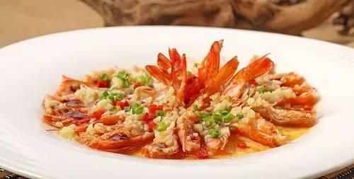 美味蒜蓉基围虾的制作方法（家常菜谱教你如何做出鲜美可口的基围虾）
