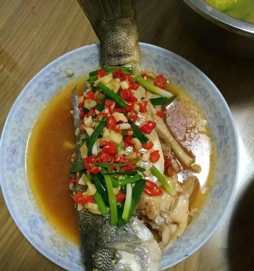 清蒸鱼的最简做法（清新健康，美味无比，鲜嫩爽口，做法简单易学）