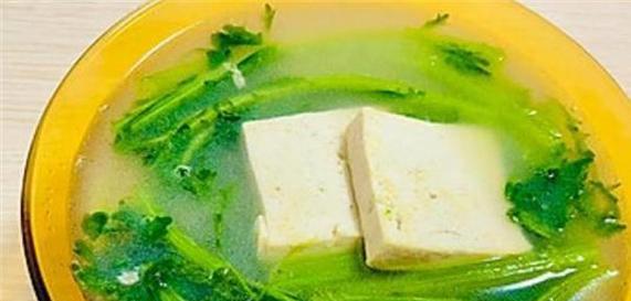 茼蒿烧豆腐——营养美味的家常做法（用茼蒿和豆腐打造口感丰富的家常美食）