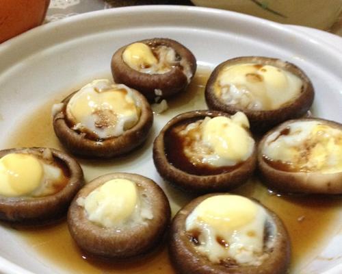 家常美食（教你如何制作简单易学的香菇酿蛋，口感鲜美，营养丰富！）