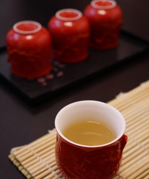 玄米茶的制作方法及健康益处（探秘玄米茶的独特魅力，从烘焙到冲泡的全过程详解）