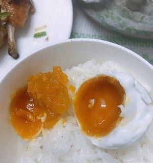 盐鸭蛋的制作方法（传统手艺，鲜香美味）