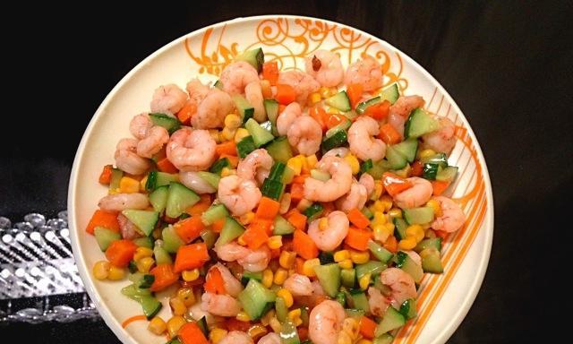 三色炒虾仁的做法（轻松学会一道美味的中式菜肴）