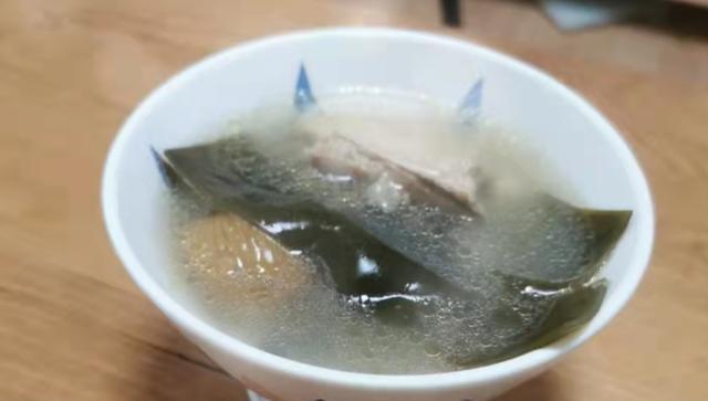 轻松学会制作薏米海带汤，营养又美味！（健康饮食，从一碗薏米海带汤开始）