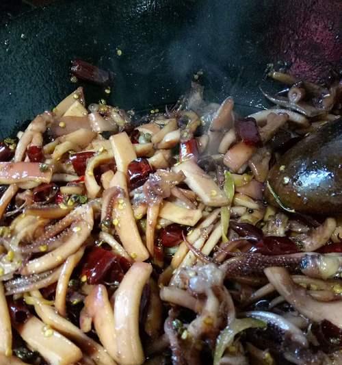用温拌鱿鱼轻松做美味小菜（15道简单又美味的温拌鱿鱼做法，让你的口腹之欲得到满足）