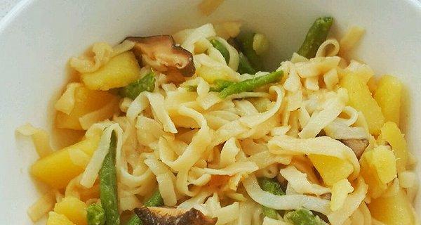 三素捞面（如何用简单的做作一道健康美味的素食料理？）