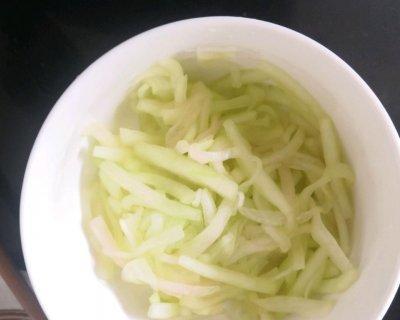美味可口的爽口豉香西瓜皮料理（一道创新又实惠的家常菜）