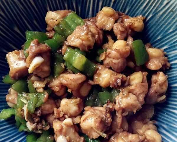 一道简单又美味的家常菜——土豆炒平菇（土豆与平菇的完美搭配，快来尝尝吧！）