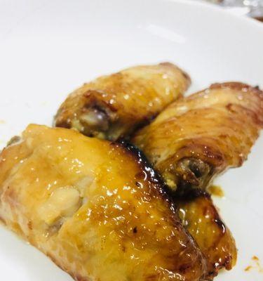 学会用烤箱烤出香烤鸡翅（手把手教你制作美味鸡翅，魅力无法抗拒）