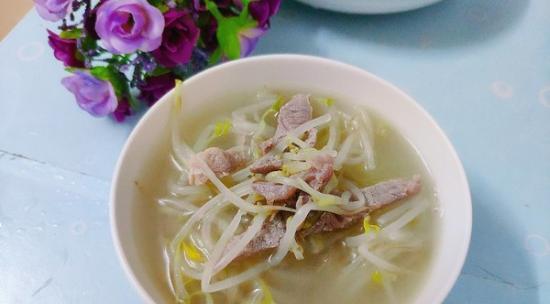 瘦肉绿豆芽汤，营养又清爽（简单易做的清爽养生汤）