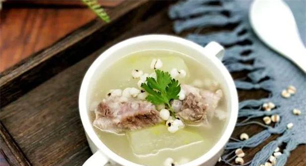 以去湿清热汤为基础的中药调理（中医理论与实践相结合，舒缓身体不适）