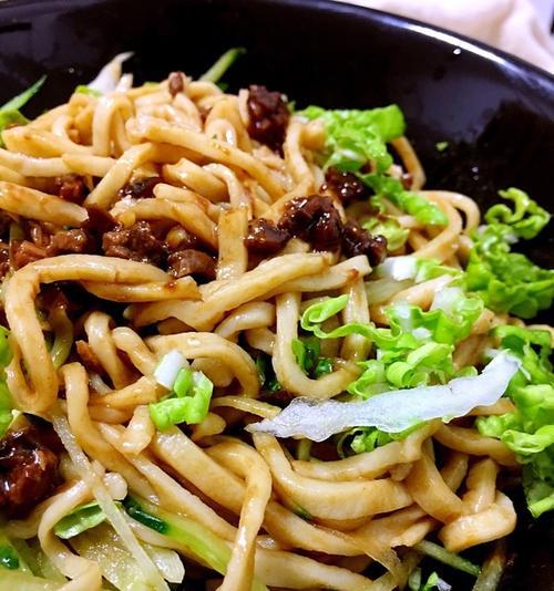 手把手教你做出美味香菇牛肉面（一道让人回味无穷的经典美食）