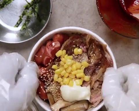 如何制作美味的吞拿魚栗米大包（做法详解，让你轻松掌握）