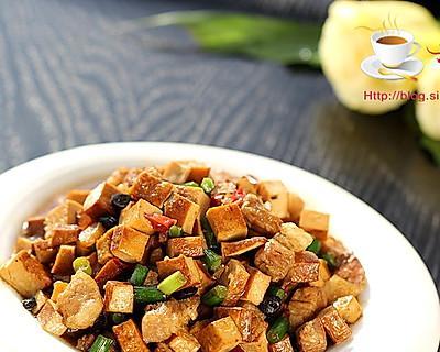 香干豆豉炒肉，鲜香味美的家常小炒菜（口感丰富，营养均衡，煮出一道别样的健康佳肴）