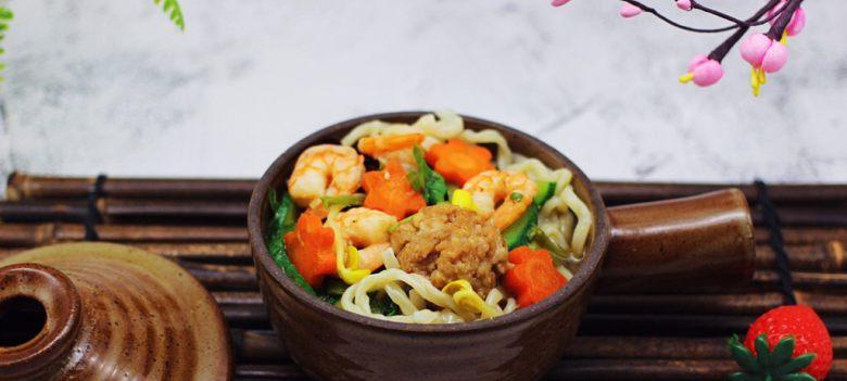 手工制作美味可口的什锦面条（享受健康美食，品尝多样口感）