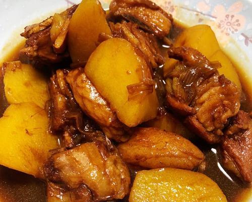 土豆羊排的美味做法（红烧口感，营养丰富，体验舌尖盛宴）