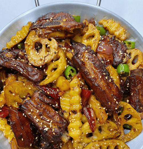 麻辣干锅排骨的制作方法（以口感酥脆，香辣开胃为特点，简单易做，回味无穷）