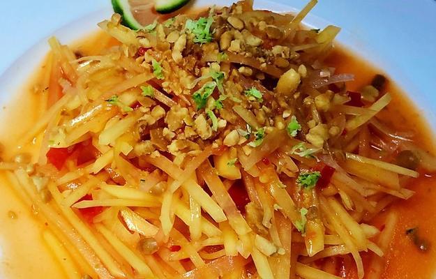 泰式凉拌木瓜丝的制作方法（轻松做出清爽解暑的泰式美食）