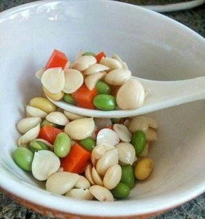 杏仁芝麻拌豆腐，营养又美味的素食美食（素食主义者的饕餮享受）