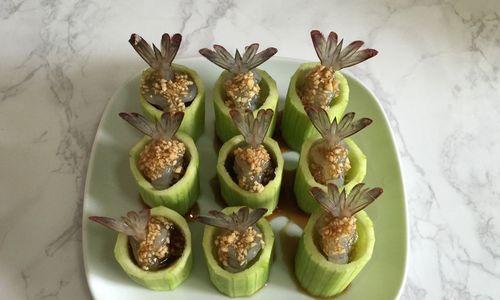 丝瓜香菇北极虾，营养美味的健康佳肴（以丝瓜、香菇和北极虾为主要食材，精心烹制而成的一道健康美食）