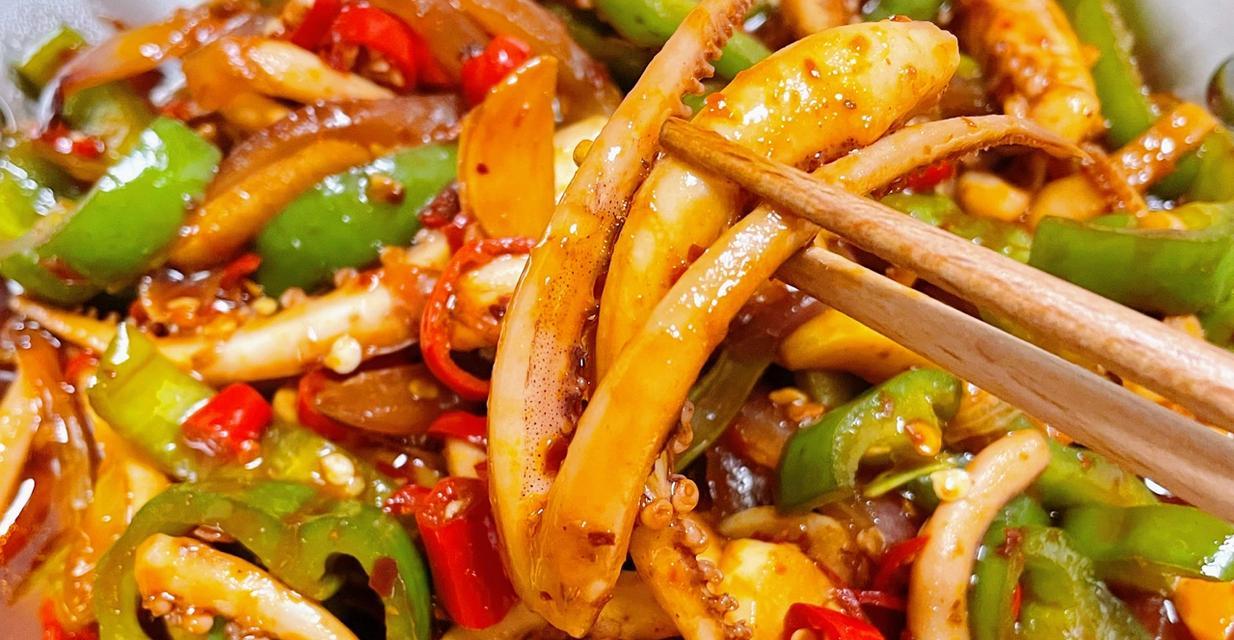 蒜黄炒鱿鱼须的美味做法（用新鲜蒜黄搭配鱿鱼须，口感鲜香爽口）