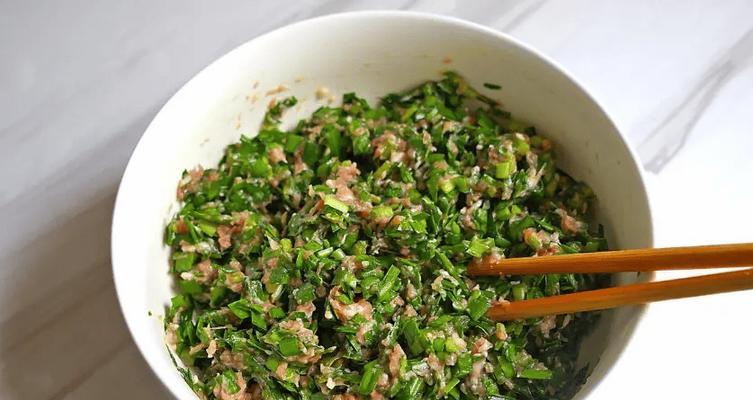 香椿猪肉馅饺子的制作方法（自制美味饺子，以香椿为主材料，营养又健康）