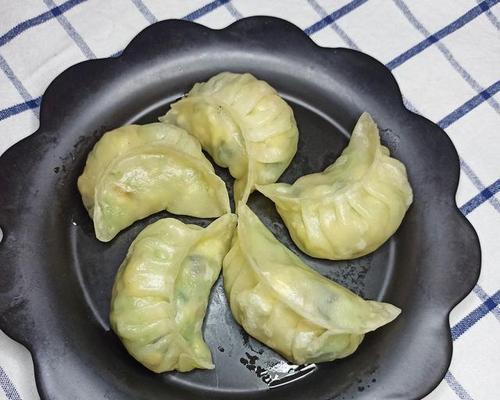 美食分享（一道营养丰富、口感独特的家常蒸饺）