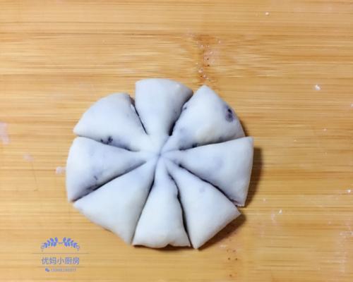 爱心豆沙包的制作方法（DIY美味可口，传递爱的甜蜜）