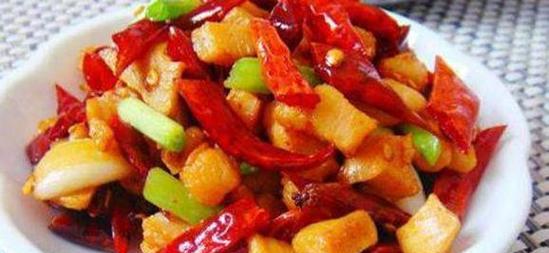 香辣牛肉丸的制作（辣味十足，口感鲜美的自制美食）