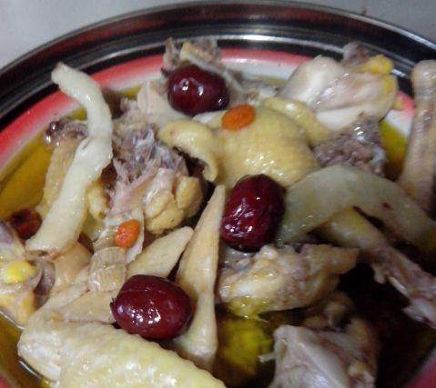 药材鸡的做法（中药材炖鸡，滋补养生的美味佳肴）