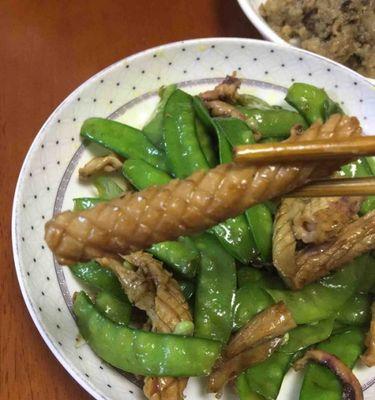 美食制作（鲜味十足，口感爽脆的一道下饭好菜）
