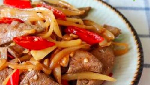 酸菜猪肝的做法（味道鲜美的家常菜肴）