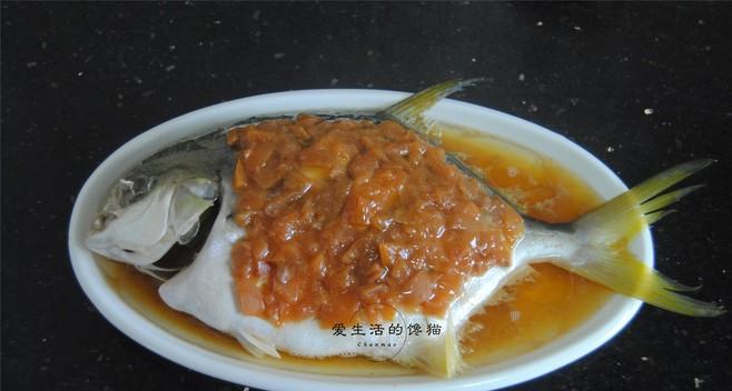 酸梅蒸鲈鱼，香味四溢（用酸梅调味，健康美味两不误）
