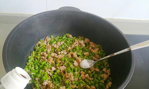 肉末煸豇豆丝做法详解（美味家常菜，清香味道不容错过！）