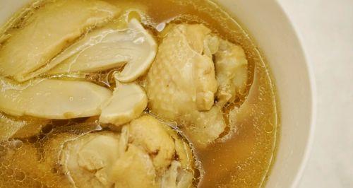 美味健康的松茸炖鸡做法（如何使用松茸烹饪美味的鸡肉料理）