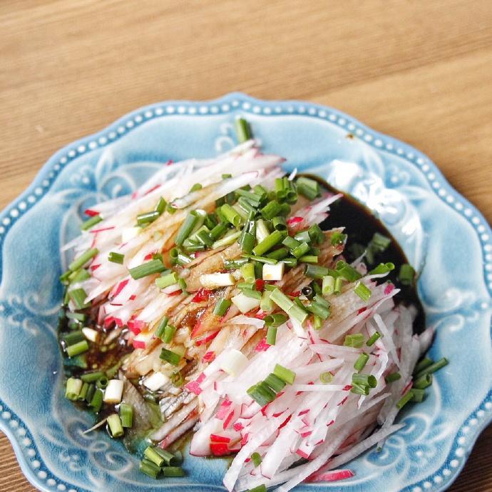 夏日萝卜丝美食攻略（清爽解暑，美味可口，让你一夏畅快享用）