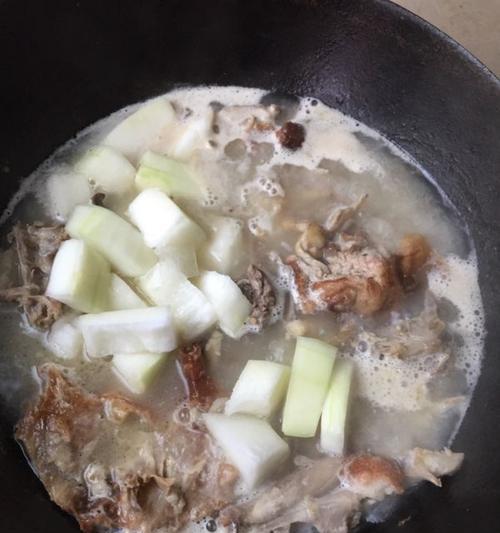 美味鸭架冬瓜汤的制作方法（以鸭架冬瓜汤为基础，打造美味汤品）