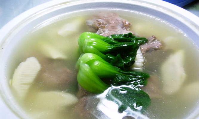 营养美味，煮出好汤——鲜蔬排骨汤的做法（家常美食、益身养生，享受味觉和健康的双重滋味）